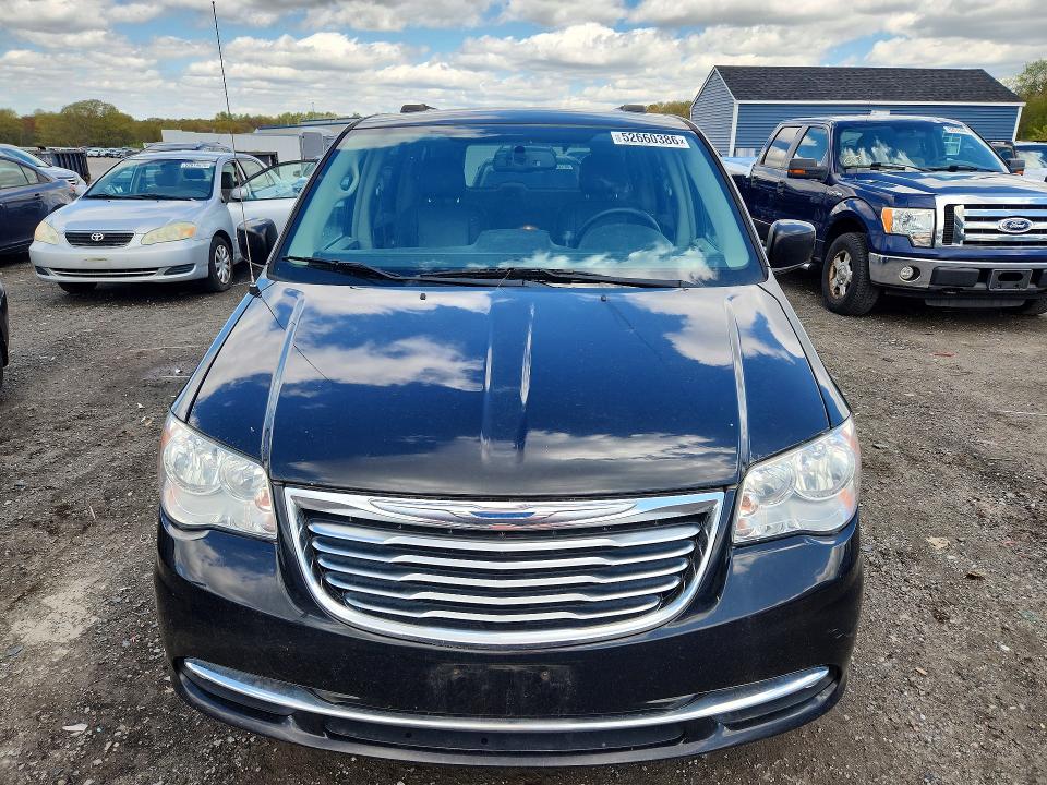 52660386 :رقم المزاد ، 2C4RC1BG5FR589138 vin ، 2015 Chrysler Town & Country مزاد بيع