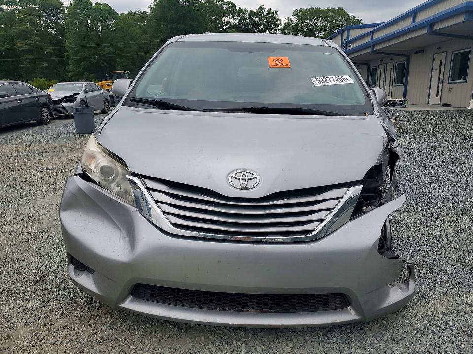 53277466 :رقم المزاد ، 5TDKZ3DC9HS831798 vin ، 2017 Toyota Sienna مزاد بيع