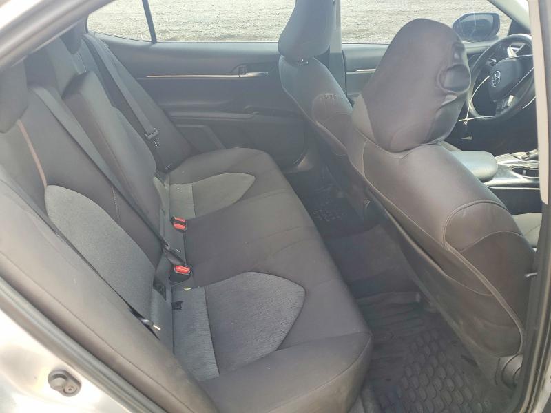 54518726 :رقم المزاد ، 4T1B11HK7JU664805 vin ، 2018 Toyota Camry مزاد بيع