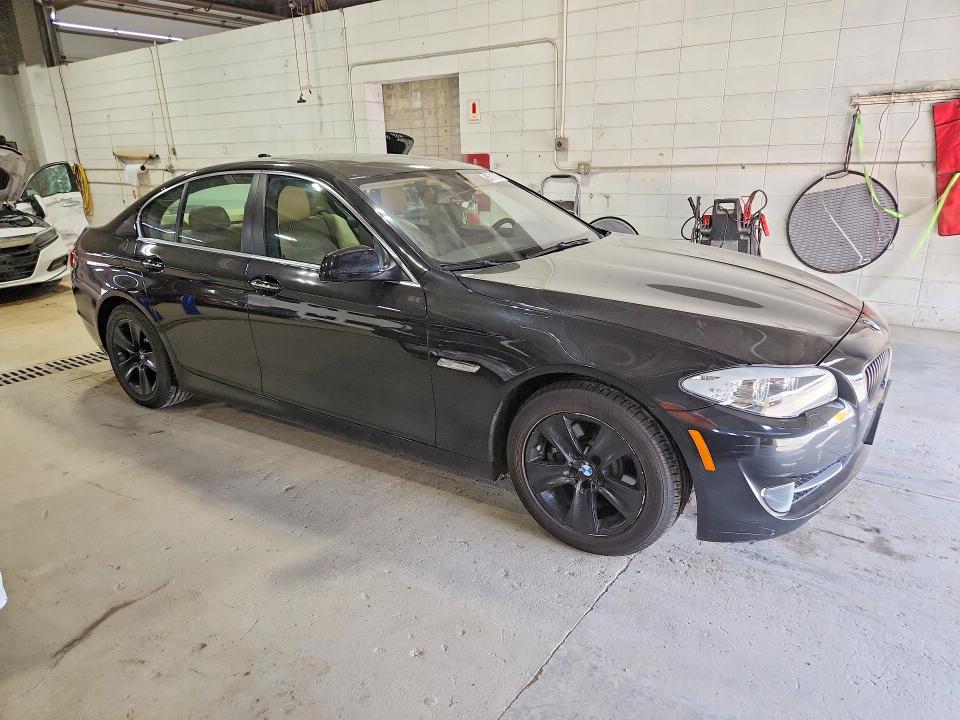 55717976 :رقم المزاد ، WBAXH5C57DDW12672 vin ، 2013 Bmw 528 مزاد بيع