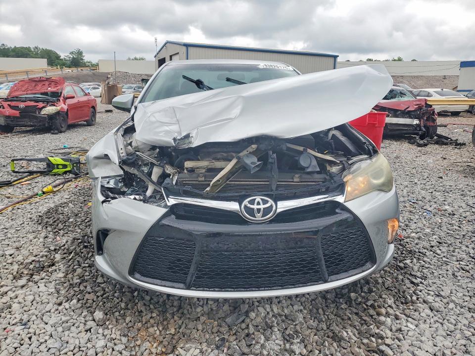 53820176 :رقم المزاد ، 4T1BF1FKXFU894706 vin ، 2015 Toyota Camry مزاد بيع