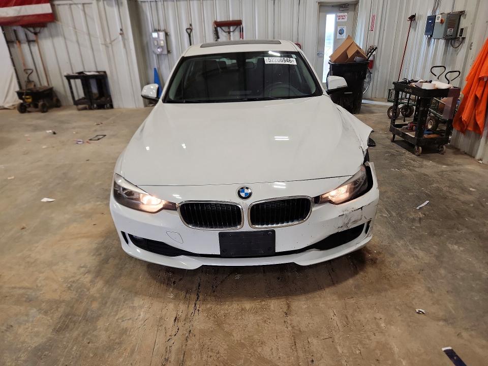 52206946 :رقم المزاد ، WBA3C3C57FK202020 vin ، 2015 Bmw 320 مزاد بيع