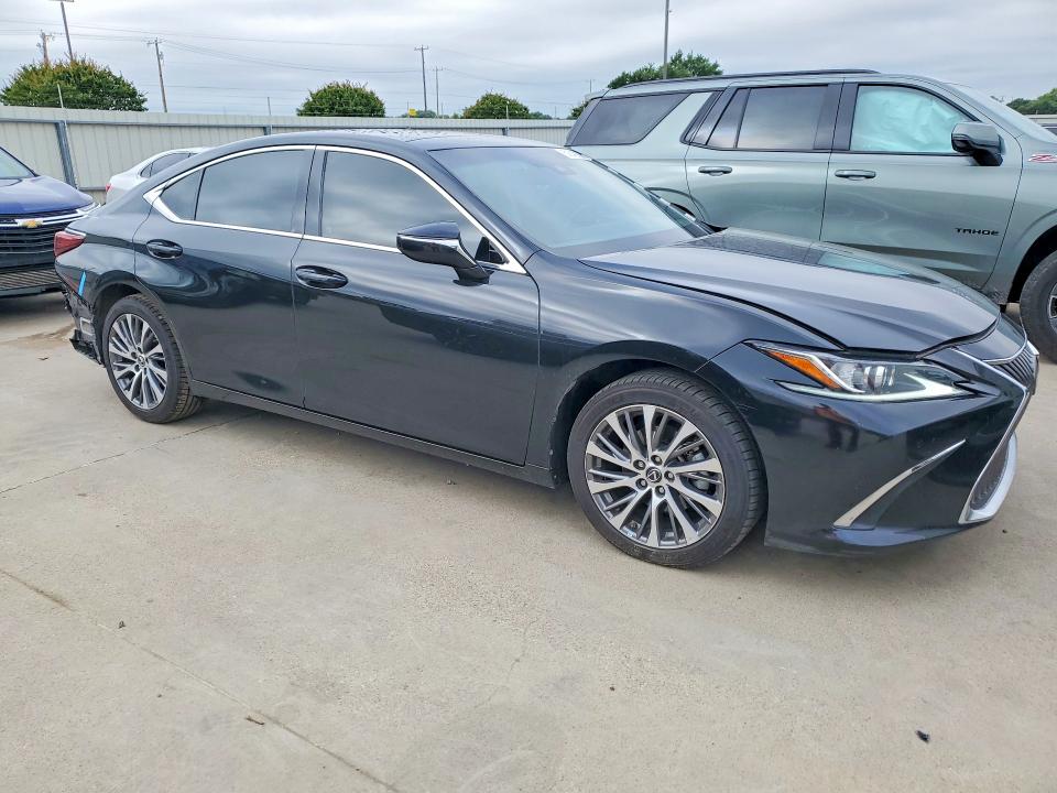 51842356 :رقم المزاد ، 58ADZ1B13LU062982 vin ، 2020 Lexus Es مزاد بيع