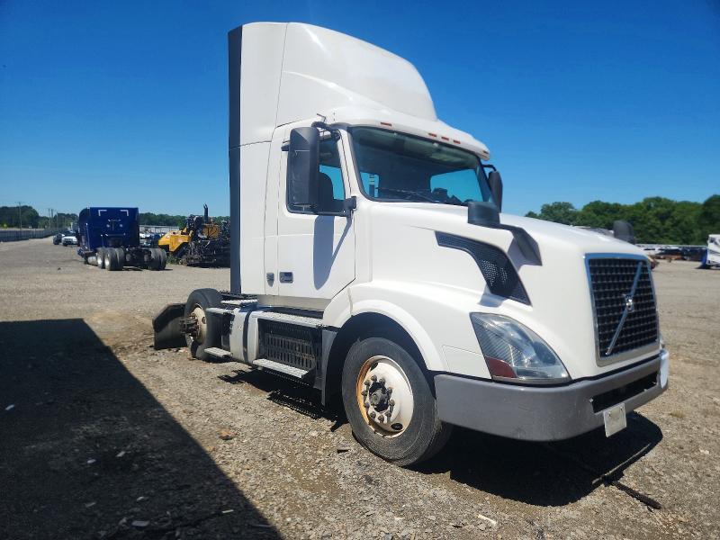 2017 Volvo Vnl მანქანა იყიდება აუქციონზე, vin: 4V4N39TG1HN988015, აუქციონის ნომერი: 50609766