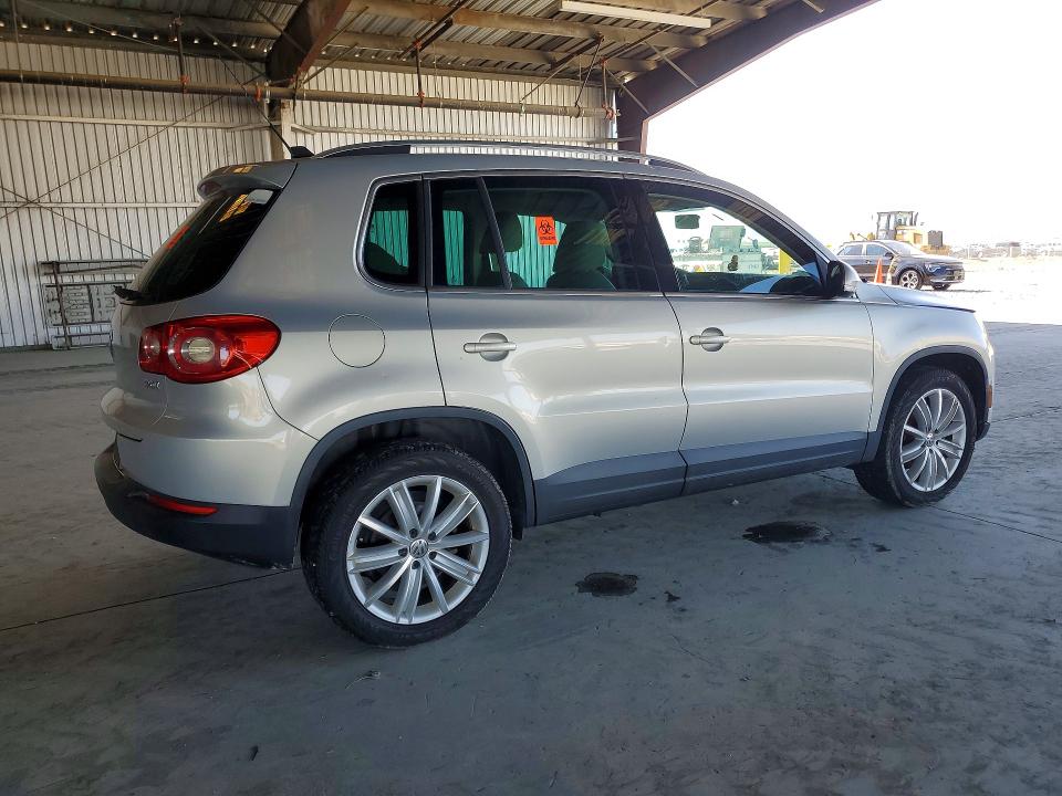 2011 Volkswagen Tiguan მანქანა იყიდება აუქციონზე, vin: WVGAV7AX7BW515325, აუქციონის ნომერი: 53105246