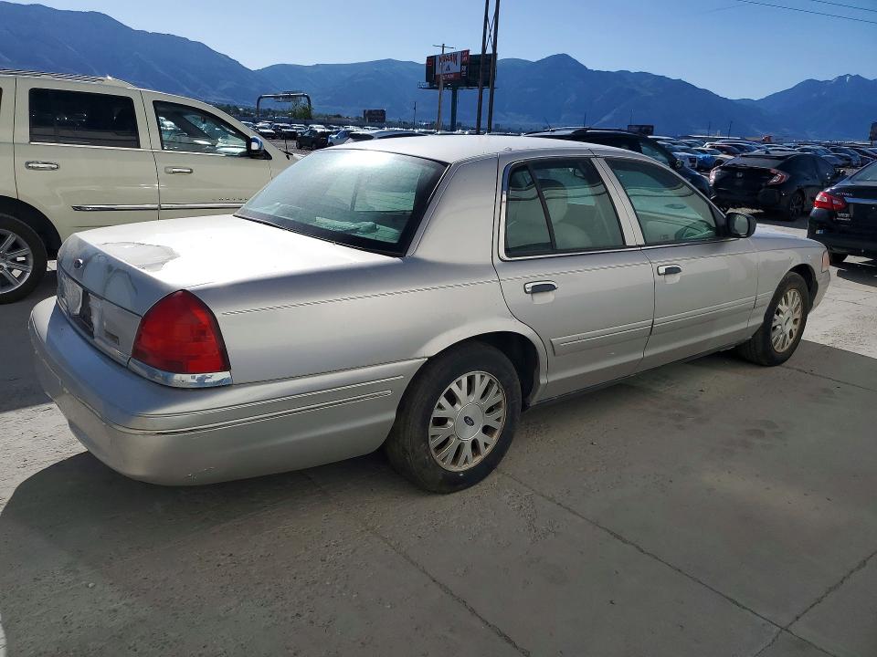 2004 Ford Crown Victoria მანქანა იყიდება აუქციონზე, vin: 2FAFP74WX4X132158, აუქციონის ნომერი: 55100066