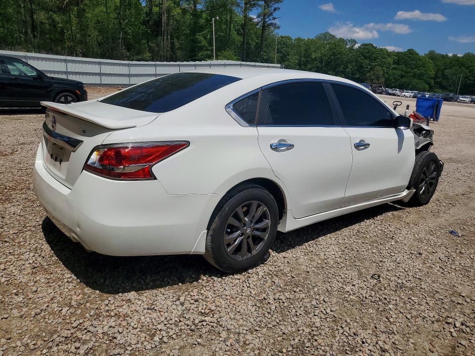 2015 Nissan Altima მანქანა იყიდება აუქციონზე, vin: 1N4AL3AP6FN393528, აუქციონის ნომერი: 52496566