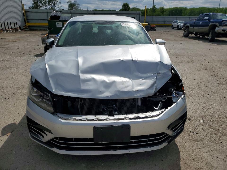 52746826 :رقم المزاد ، 1VWAA7A31JC023044 vin ، 2018 Volkswagen Passat مزاد بيع