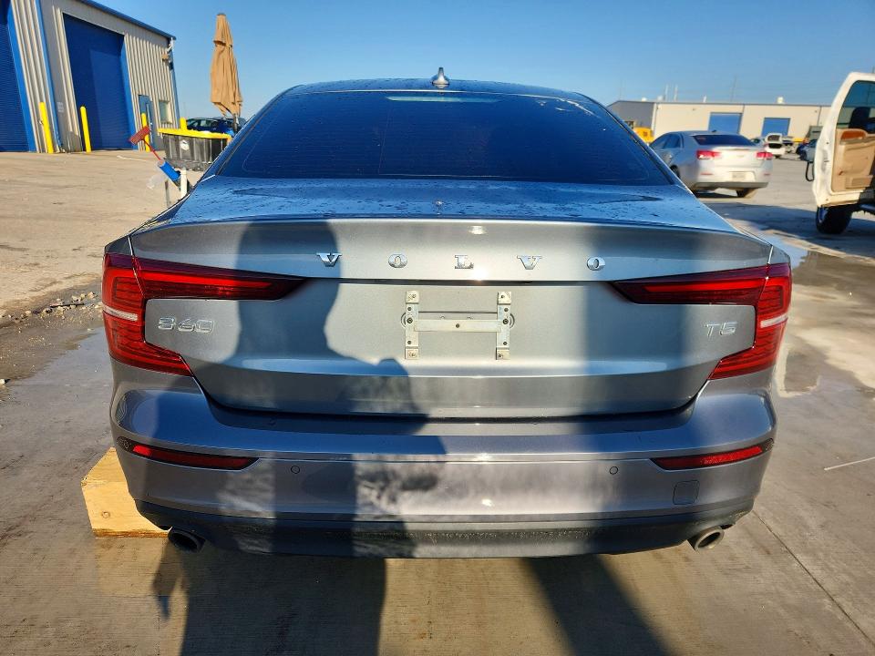 51910516 :رقم المزاد ، 7JR102FK4MG096576 vin ، 2021 Volvo S60 مزاد بيع