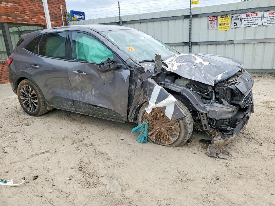52547876 :رقم المزاد ، 1FMCU0G62MUB20565 vin ، 2021 Ford Escape مزاد بيع