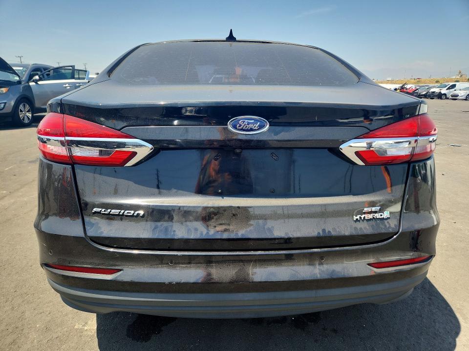 52074156 :رقم المزاد ، 3FA6P0LU3KR114975 vin ، 2019 Ford Fusion مزاد بيع