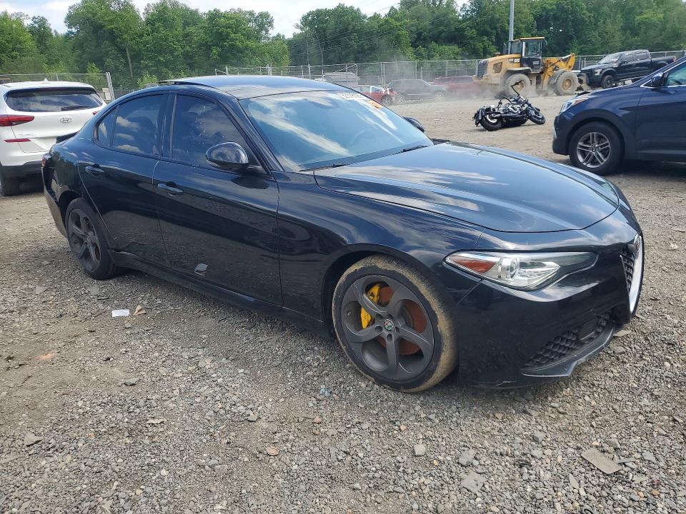 53578126 :رقم المزاد ، ZARFAEDN9J7594502 vin ، 2018 Alfa Romeo Giulia مزاد بيع