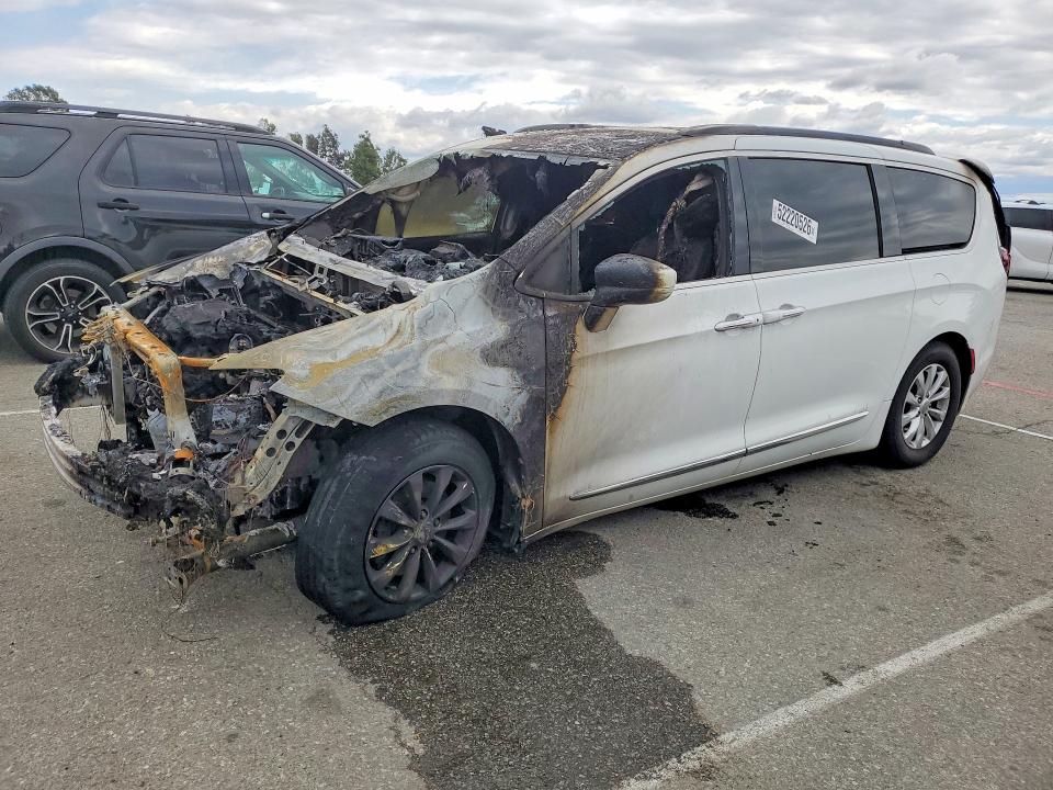 2017 Chrysler Pacifica მანქანა იყიდება აუქციონზე, vin: 2C4RC1BG1HR576101, აუქციონის ნომერი: 52220526
