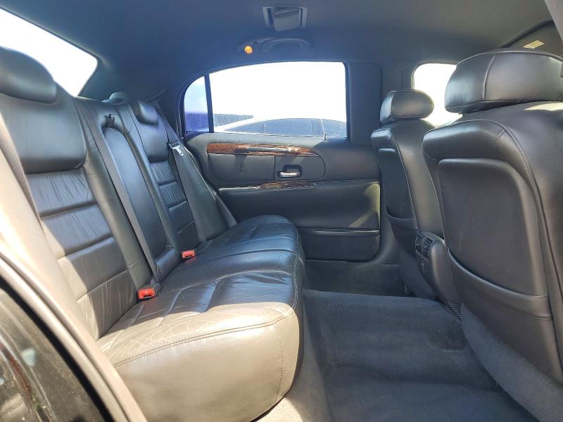Продаж на аукціоні авто 2001 Lincoln Town Car, vin: 1LNHM84W31Y637161, номер лоту: 54017476