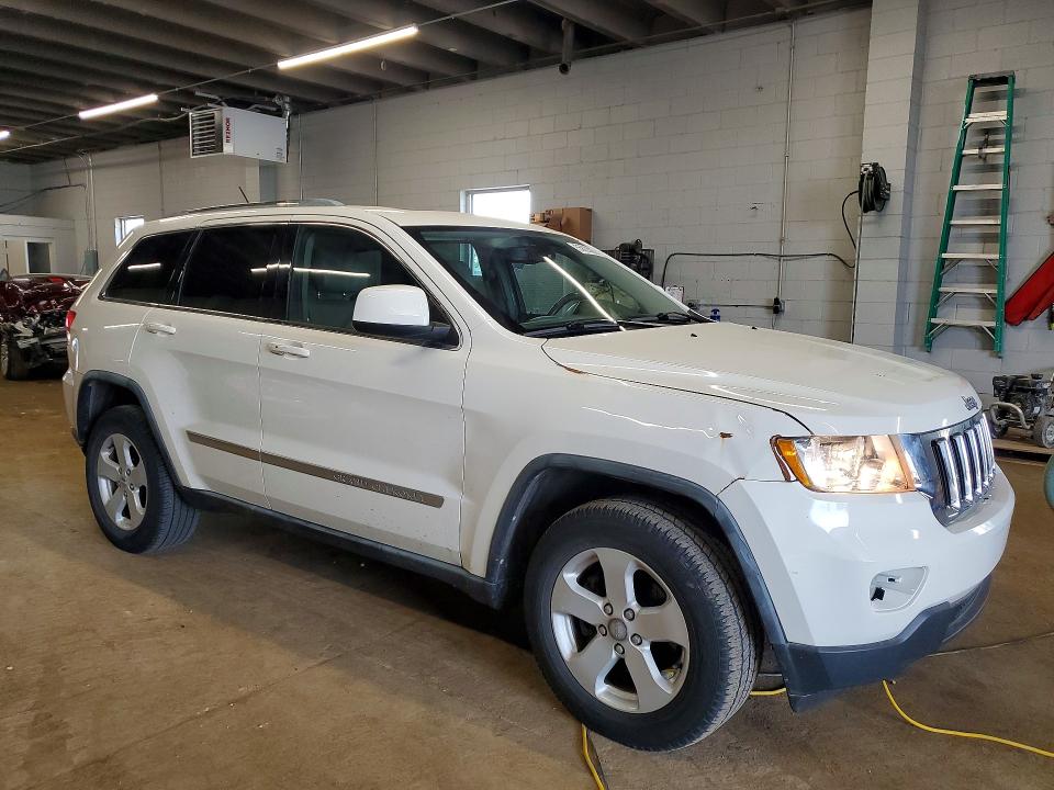 55628026 :رقم المزاد ، 1J4RR4GT8BC586690 vin ، 2011 Jeep Grand Cherokee مزاد بيع