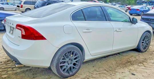 2013 Volvo S60 მანქანა იყიდება აუქციონზე, vin: YV1612FS1D1226585, აუქციონის ნომერი: 51321596