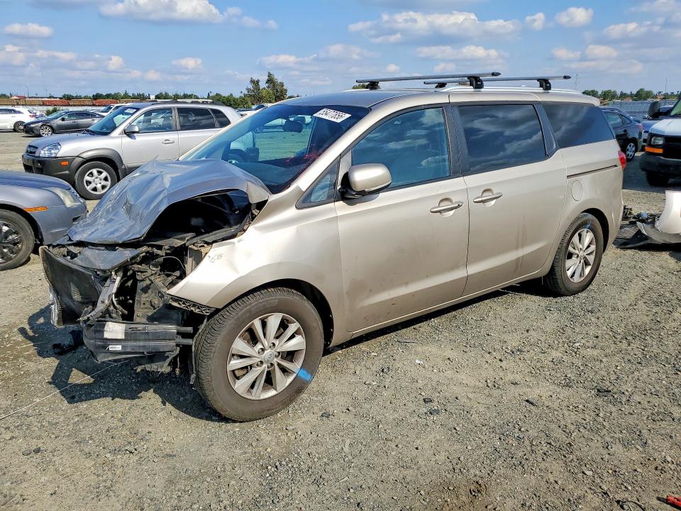 55477856 :رقم المزاد ، KNDMB5C16H6243723 vin ، 2017 Kia Sedona مزاد بيع