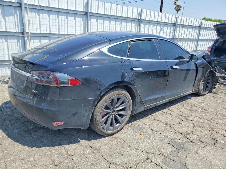 52448956 :رقم المزاد ، 5YJSA1E20JF260357 vin ، 2018 Tesla Model S مزاد بيع
