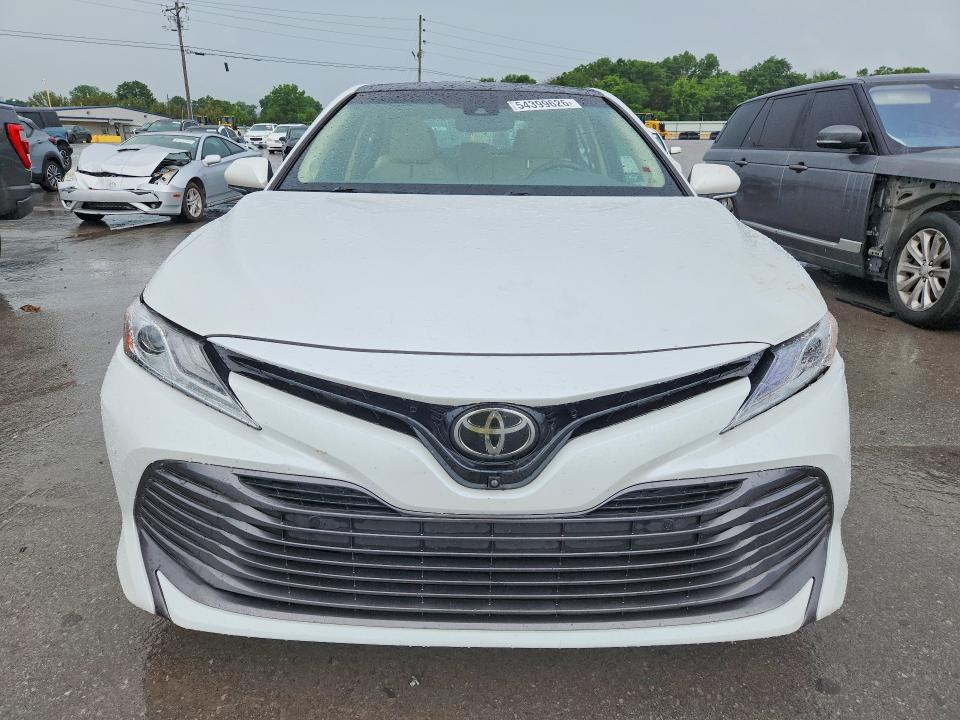 2018 Toyota Camry მანქანა იყიდება აუქციონზე, vin: 4T1B11HK3JU013008, აუქციონის ნომერი: 54399626