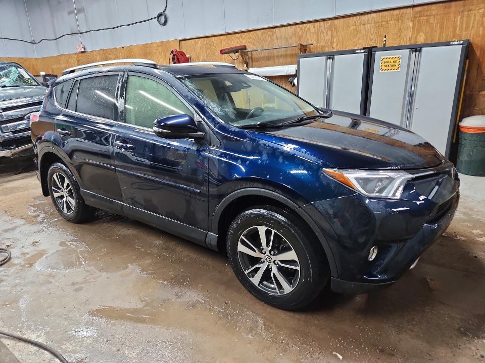 2018 Toyota Rav4 მანქანა იყიდება აუქციონზე, vin: JTMRFREV6JD243191, აუქციონის ნომერი: 53384216
