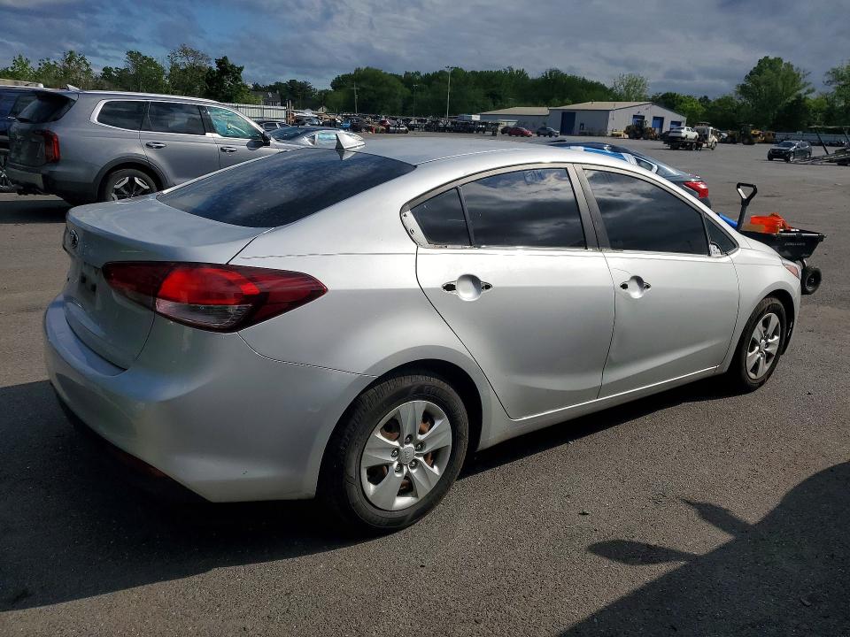 53622226 :رقم المزاد ، 3KPFK4A73JE178100 vin ، 2018 Kia Forte مزاد بيع