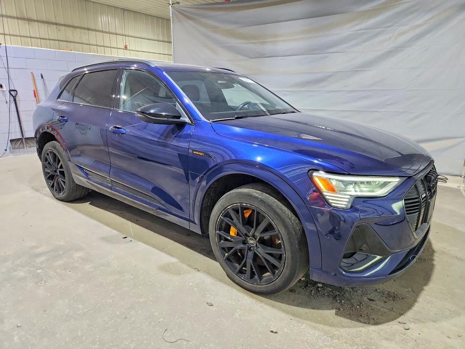 Продажа на аукционе авто 2022 Audi E-tron, vin: WA1VABGE0NB015345, номер лота: 52214776