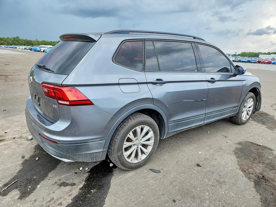 Продажа на аукционе авто 2018 Volkswagen Tiguan, vin: 3VV1B7AX2JM065855, номер лота: 55410016