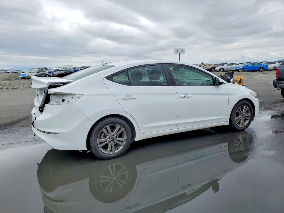 52755766 :رقم المزاد ، 5NPD84LF2JH300421 vin ، 2018 Hyundai Elantra مزاد بيع