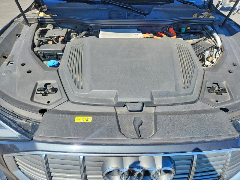 2019 Audi E-tron მანქანა იყიდება აუქციონზე, vin: WA1VAAGE9KB011333, აუქციონის ნომერი: 53577266