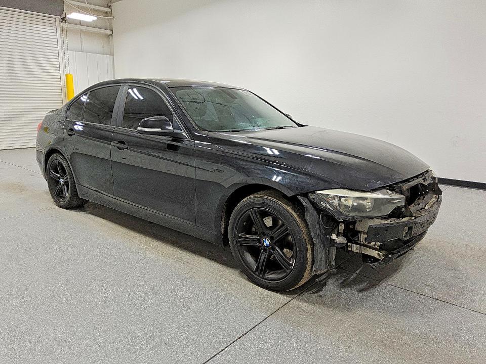 51572596 :رقم المزاد ، WBA3B1G51ENS77634 vin ، 2014 Bmw 320 مزاد بيع