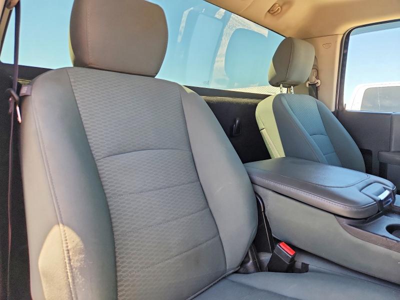 53659796 :رقم المزاد ، 3C6JR6ATXFG618394 vin ، 2015 Ram 1500 مزاد بيع