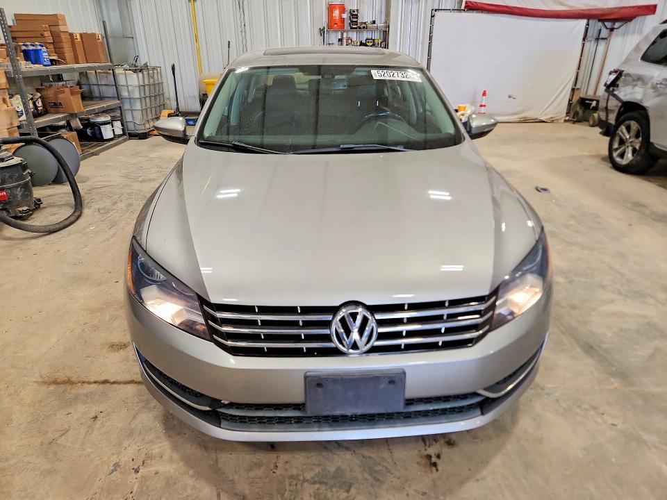 52027326 :رقم المزاد ، 1VWBN7A3XCC102515 vin ، 2012 Volkswagen Passat مزاد بيع