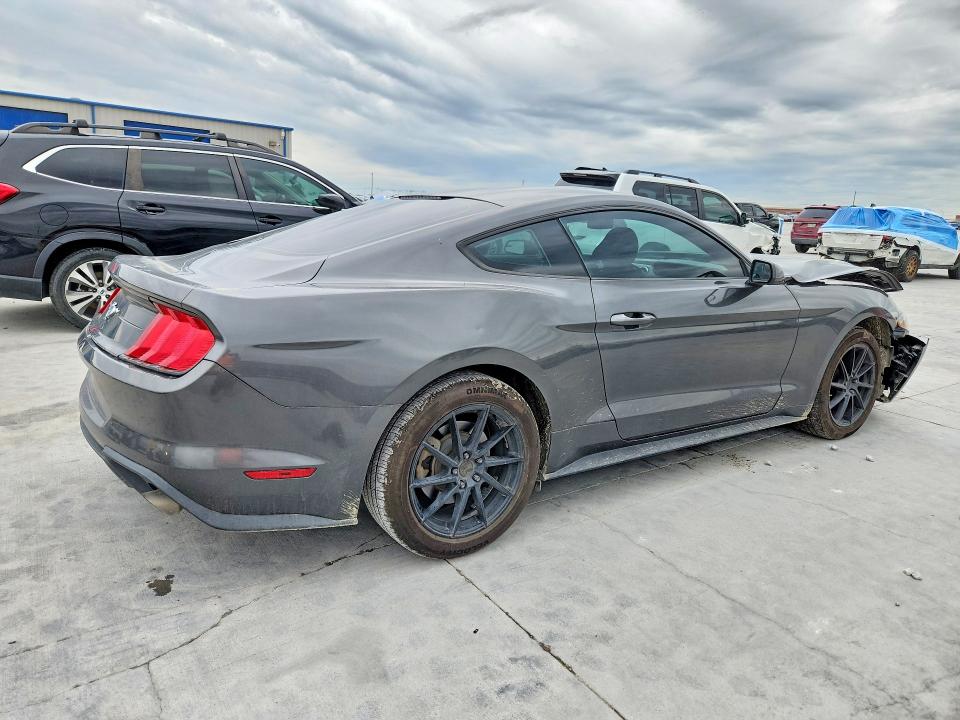 52571276 :رقم المزاد ، 1FA6P8TH2J5108393 vin ، 2018 Ford Mustang مزاد بيع