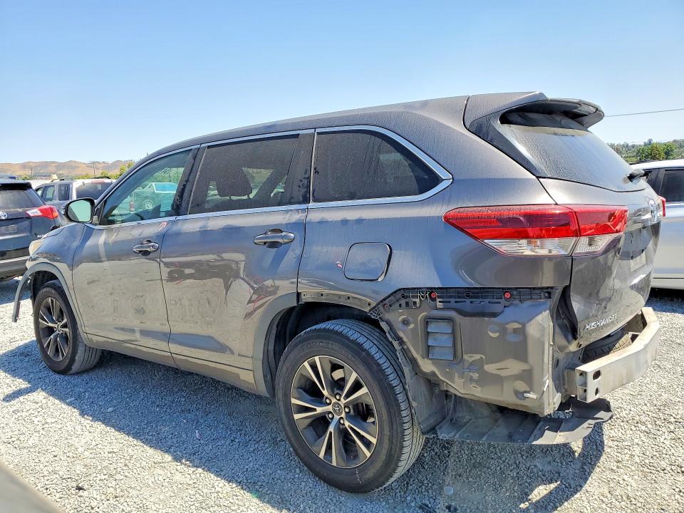 54184136 :رقم المزاد ، 5TDZZRFH3JS236901 vin ، 2018 Toyota Highlander مزاد بيع