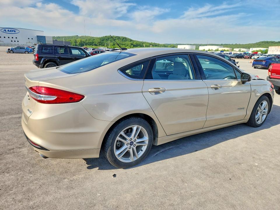 51896236 :رقم المزاد ، 3FA6P0UU8JR122020 vin ، 2018 Ford Fusion مزاد بيع