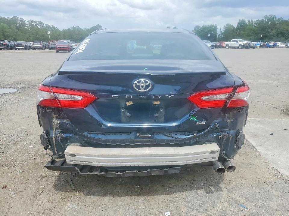 55047956 :رقم المزاد ، 4T1B11HK5JU616980 vin ، 2018 Toyota Camry مزاد بيع
