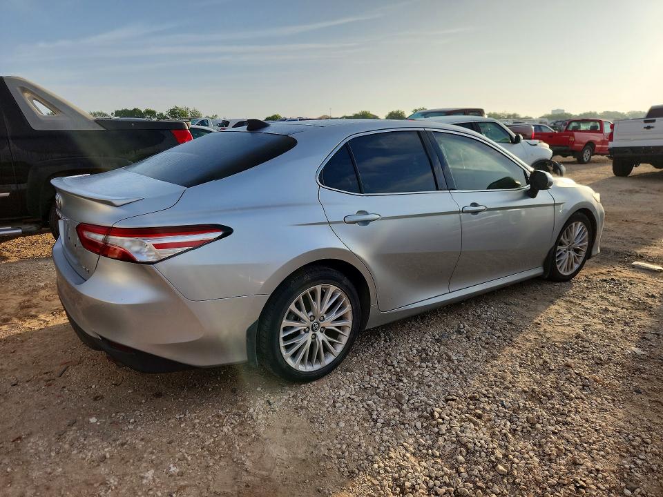 Продажа на аукционе авто 2018 Toyota Camry, vin: 4T1B11HK5JU042218, номер лота: 55377946