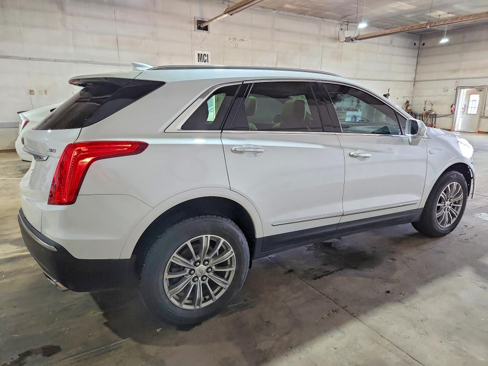53548696 :رقم المزاد ، 1GYKNDRS2HZ106070 vin ، 2017 Cadillac Xt5 مزاد بيع