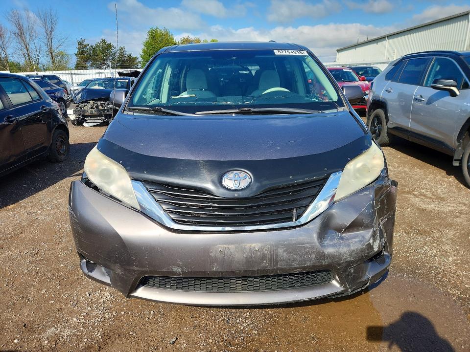 52764816 :رقم المزاد ، 5TDKK3DC5BS137122 vin ، 2011 Toyota Sienna مزاد بيع