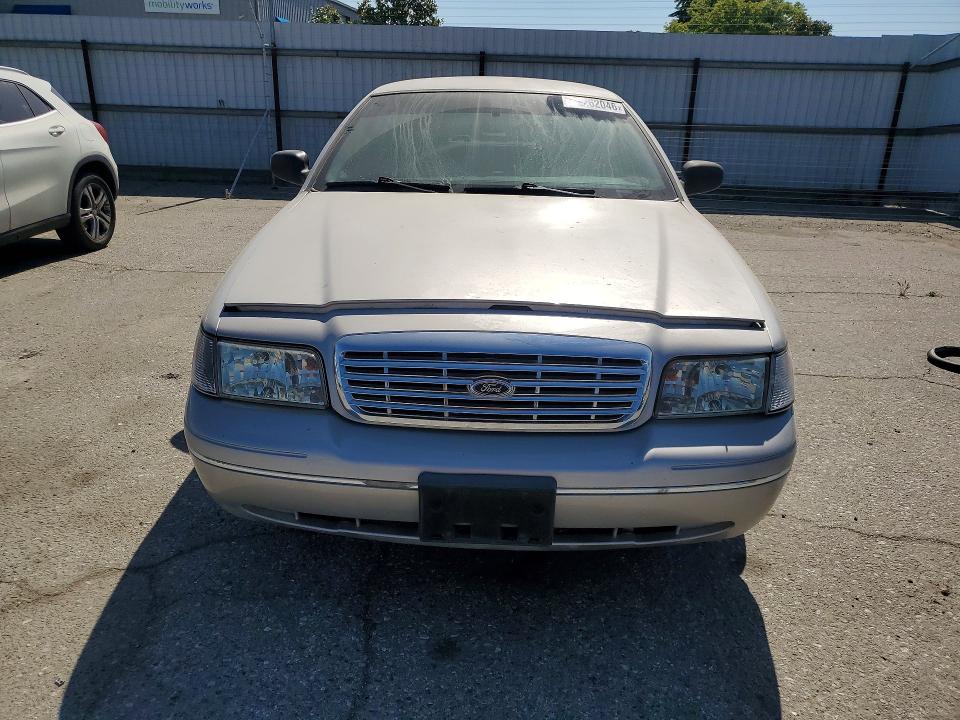 52262046 :رقم المزاد ، 2FAFP74W63X212040 vin ، 2003 Ford Crown Victoria مزاد بيع