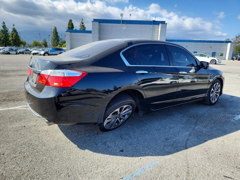 54459346 :رقم المزاد ، 1HGCR2F75FA268985 vin ، 2015 Honda Accord مزاد بيع