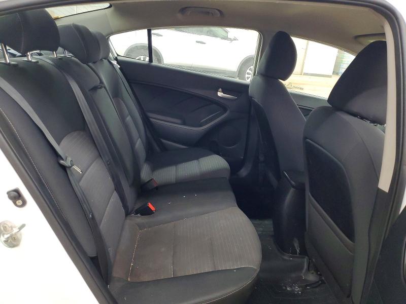 53708826 :رقم المزاد ، 3KPFL4A76JE219249 vin ، 2018 Kia Forte مزاد بيع
