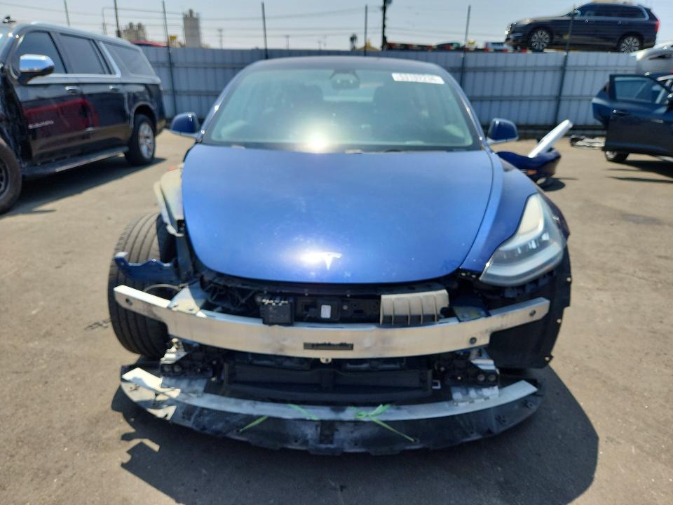53102236 :رقم المزاد ، 5YJ3E1EB0JF130751 vin ، 2018 Tesla Model 3 مزاد بيع