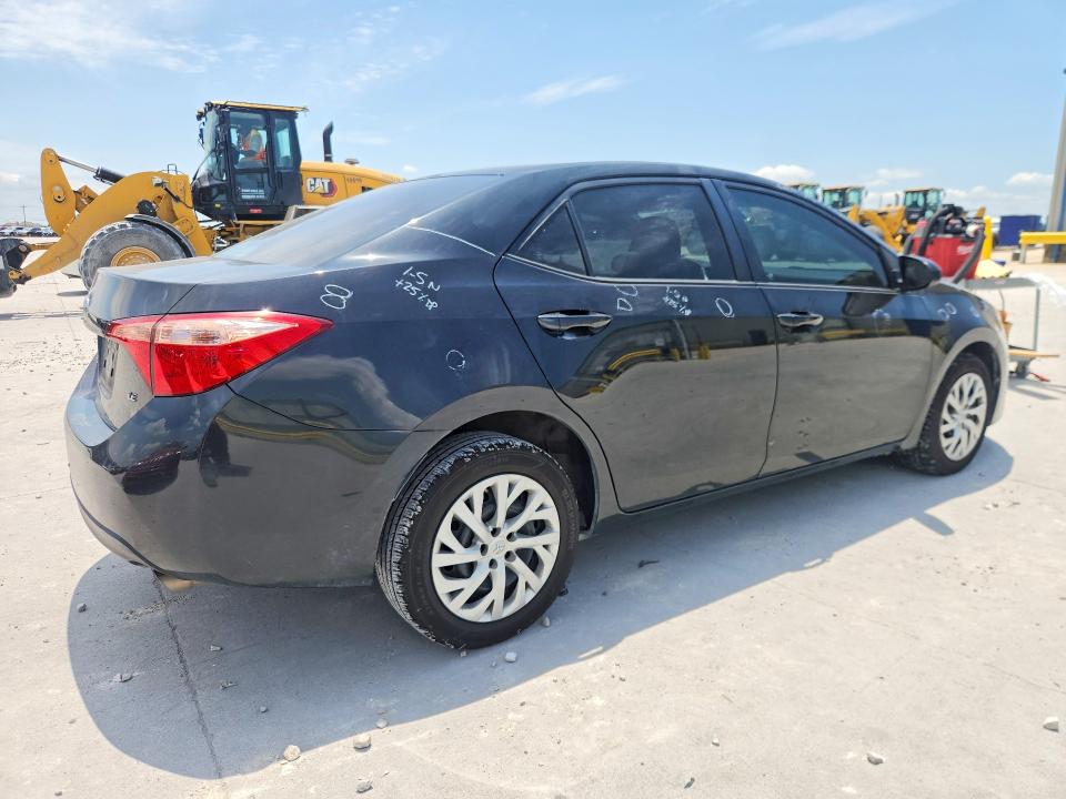 54351706 :رقم المزاد ، 5YFBURHE8JP740324 vin ، 2018 Toyota Corolla مزاد بيع