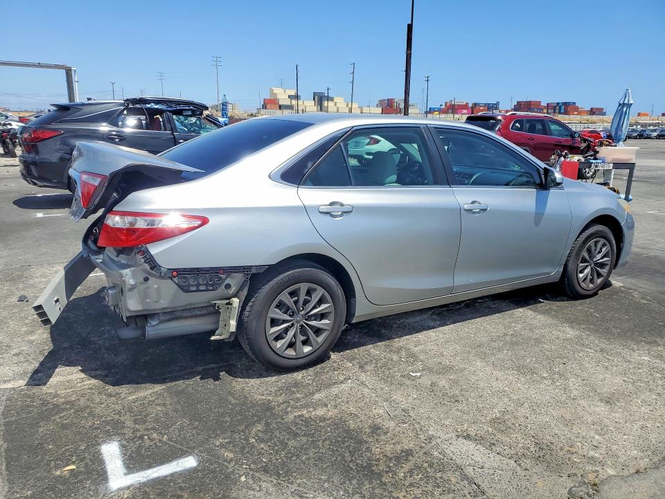 55277036 :رقم المزاد ، 4T1BF1FK2GU221569 vin ، 2016 Toyota Camry مزاد بيع