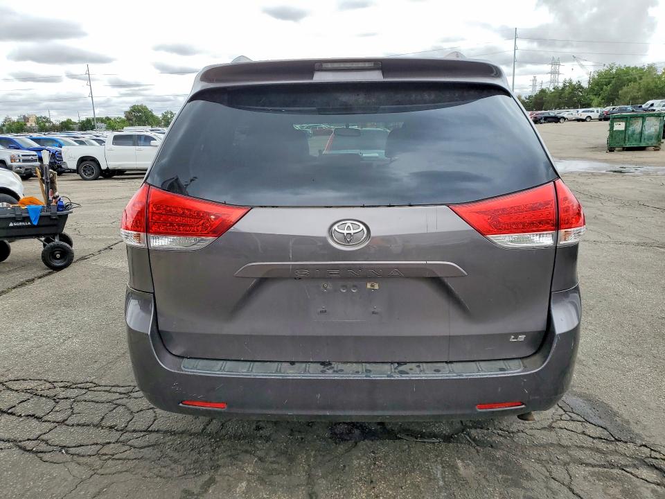 2011 Toyota Sienna მანქანა იყიდება აუქციონზე, vin: 5TDKK3DC3BS033986, აუქციონის ნომერი: 54200036