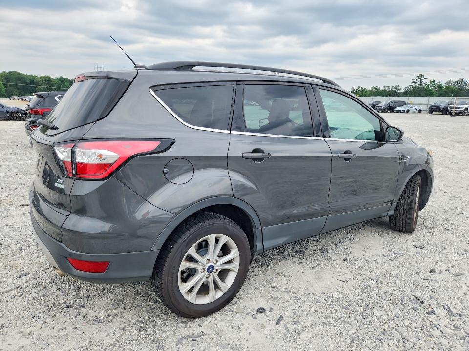 55598506 :رقم المزاد ، 1FMCU0GD4JUC20323 vin ، 2018 Ford Escape مزاد بيع
