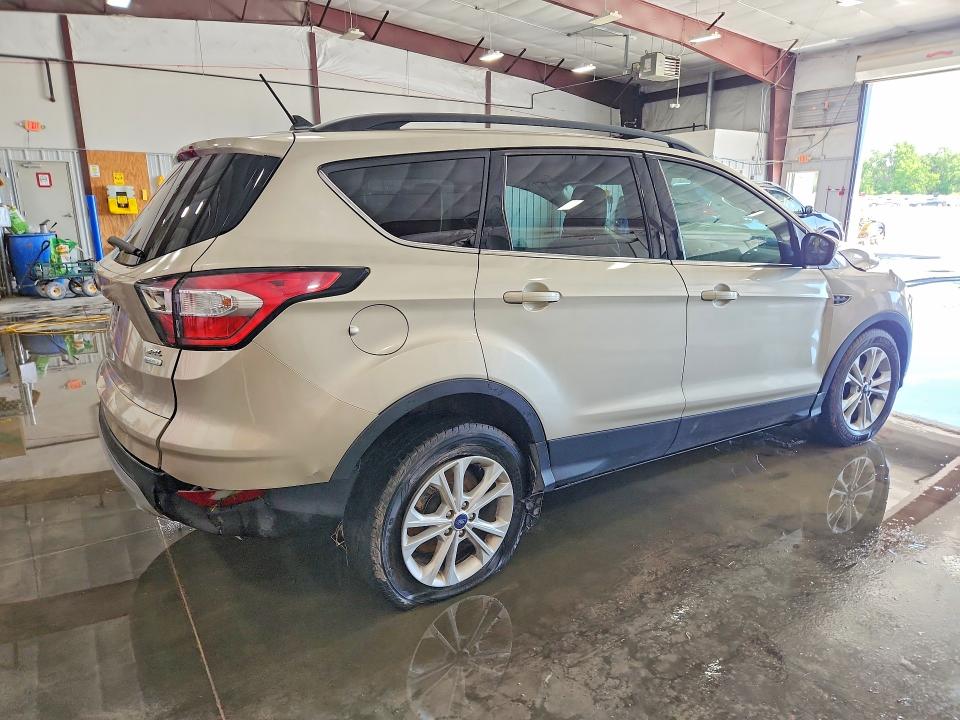 54408156 :رقم المزاد ، 1FMCU0HDXJUA82687 vin ، 2018 Ford Escape مزاد بيع