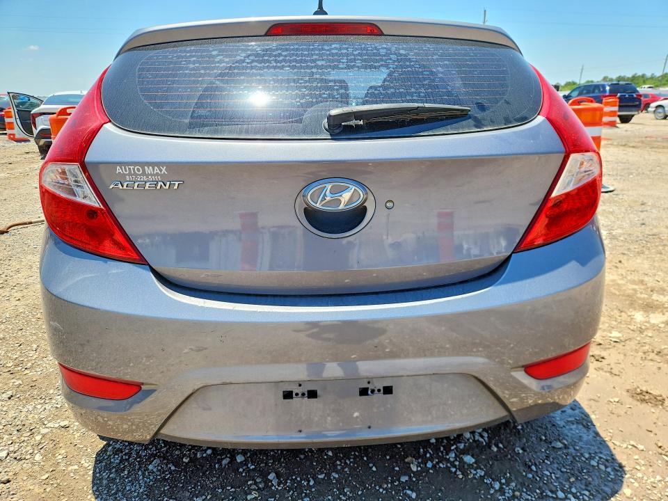 52907576 :رقم المزاد ، KMHCT5AE4FU228303 vin ، 2015 Hyundai Accent مزاد بيع