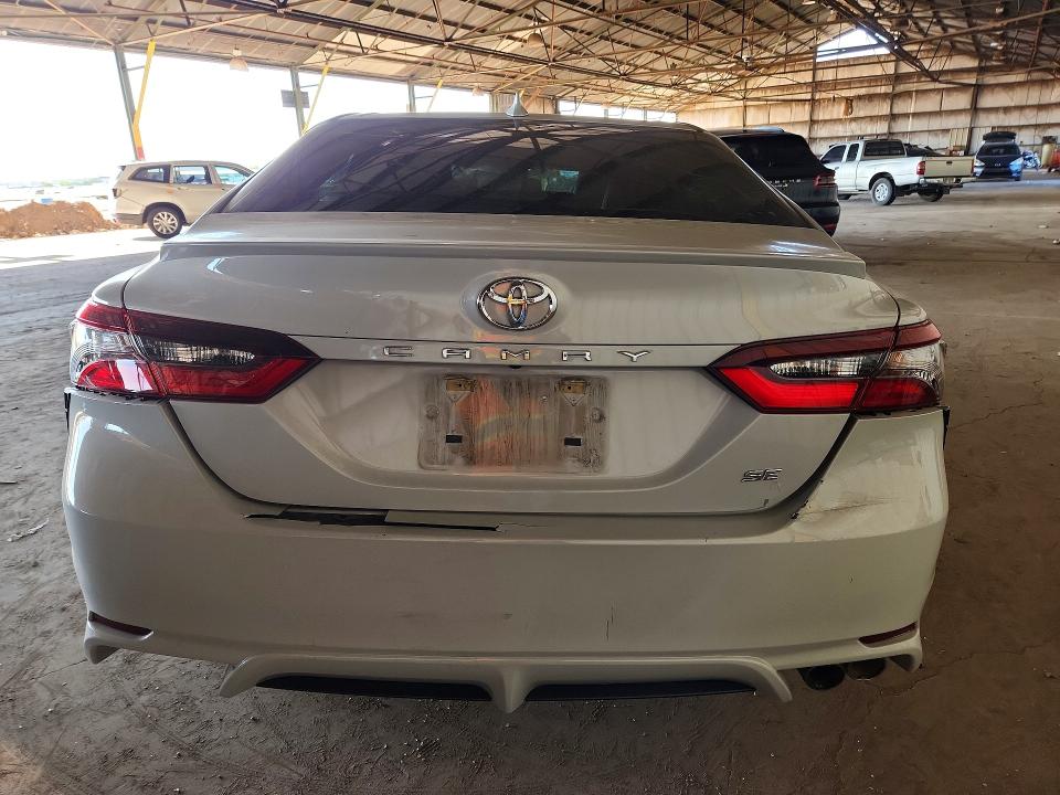 52717206 :رقم المزاد ، 4T1T11AK0NU054264 vin ، 2022 Toyota Camry مزاد بيع